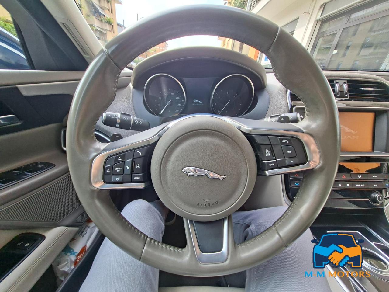 Jaguar XE Berlina XE 2.0d i4 Prestige Business edition 180cv auto my18