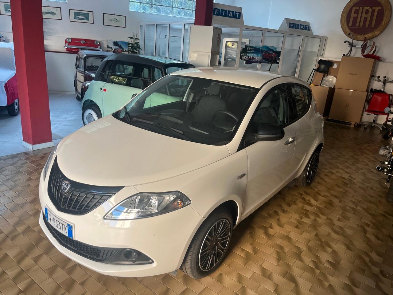 Lancia Ypsilon 1.0 FireFly 5 porte S&S Hybrid Gold Plus