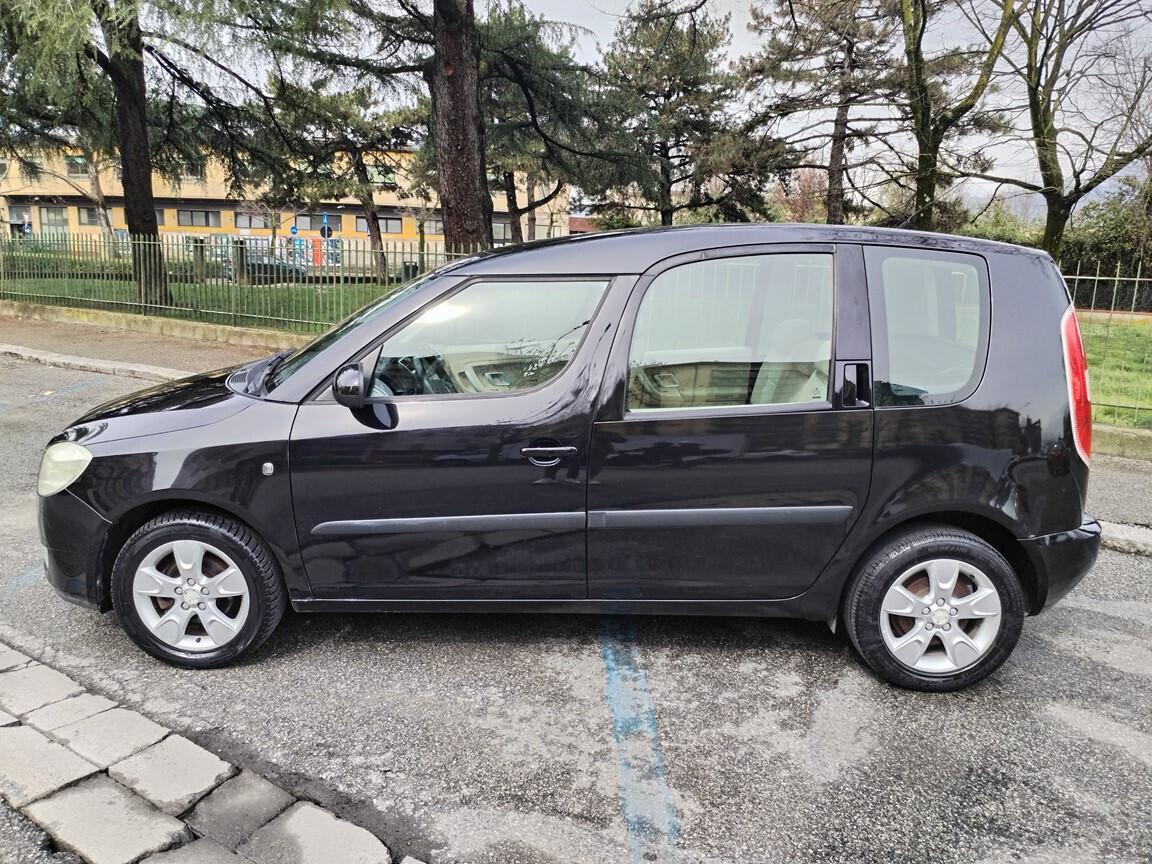 Skoda Roomster 1.4 16V Sport 90000km tetto panoramico consegna con manutenzioni fatte