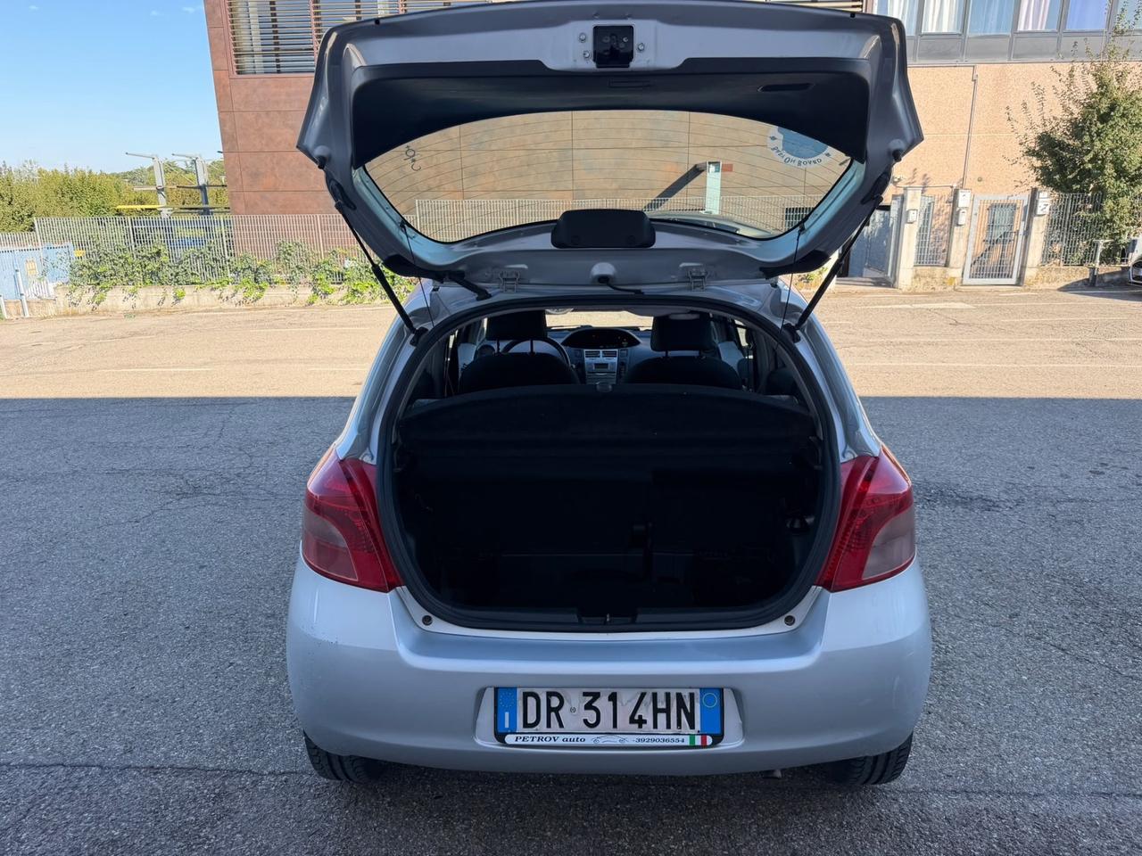 Toyota Yaris 1.3benz 2008 156.000km per neopatentati