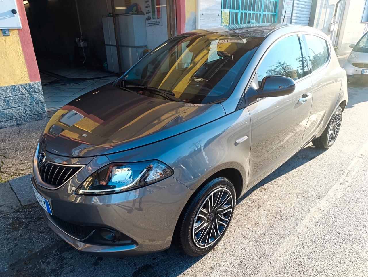 Lancia Ypsilon 1.0 S&S Hybrid Gold --6000 km--