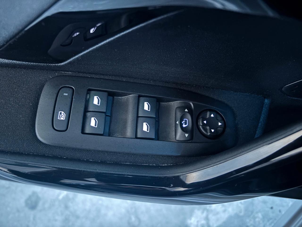 Peugeot 208 PureTech 82 5p. GPL Allure