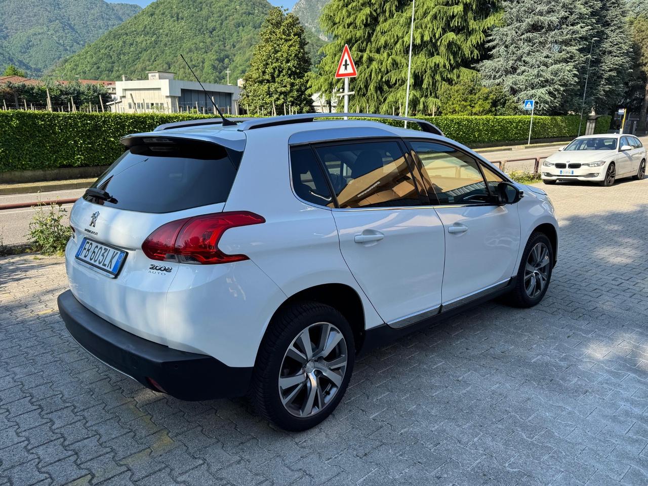 Peugeot 2008 BlueHDi 100 Black Matt
