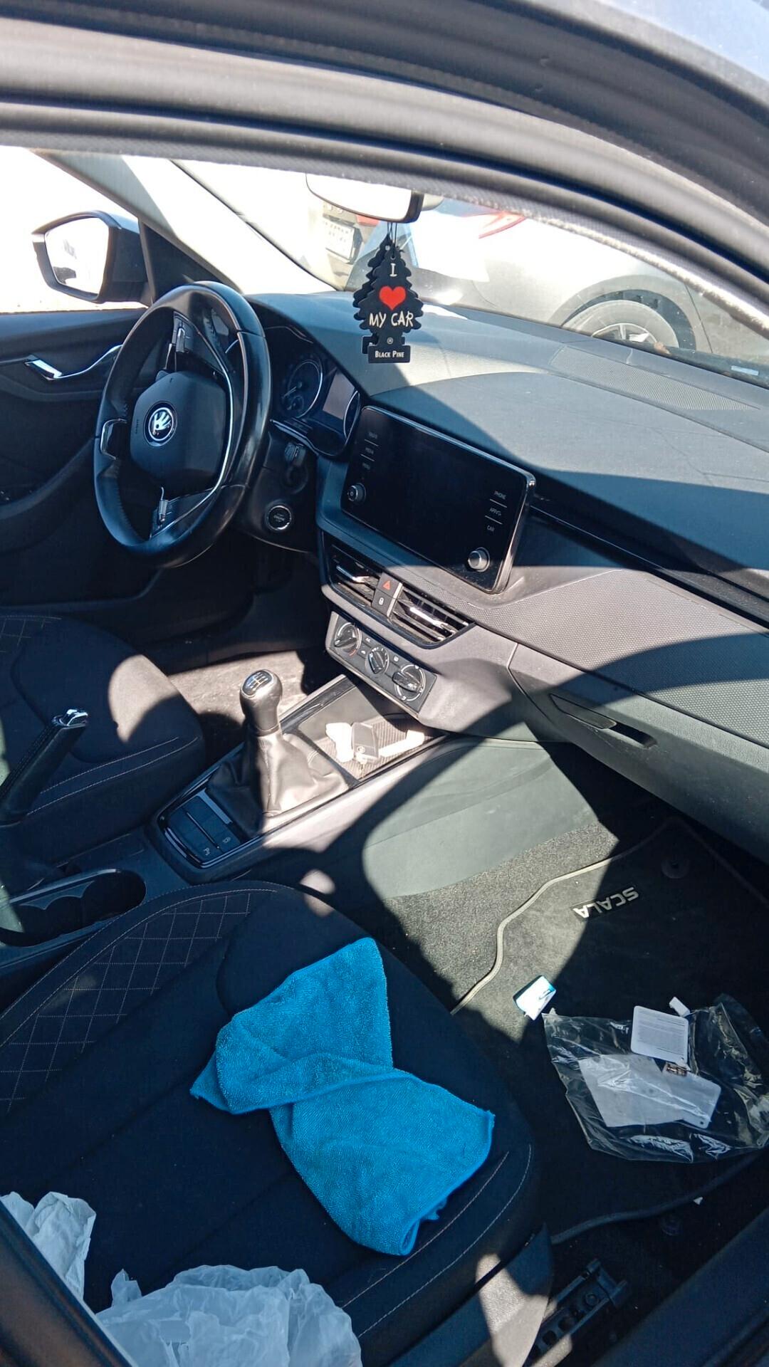 Skoda Kamiq 1.0 TSI Ambition SINISTRATA