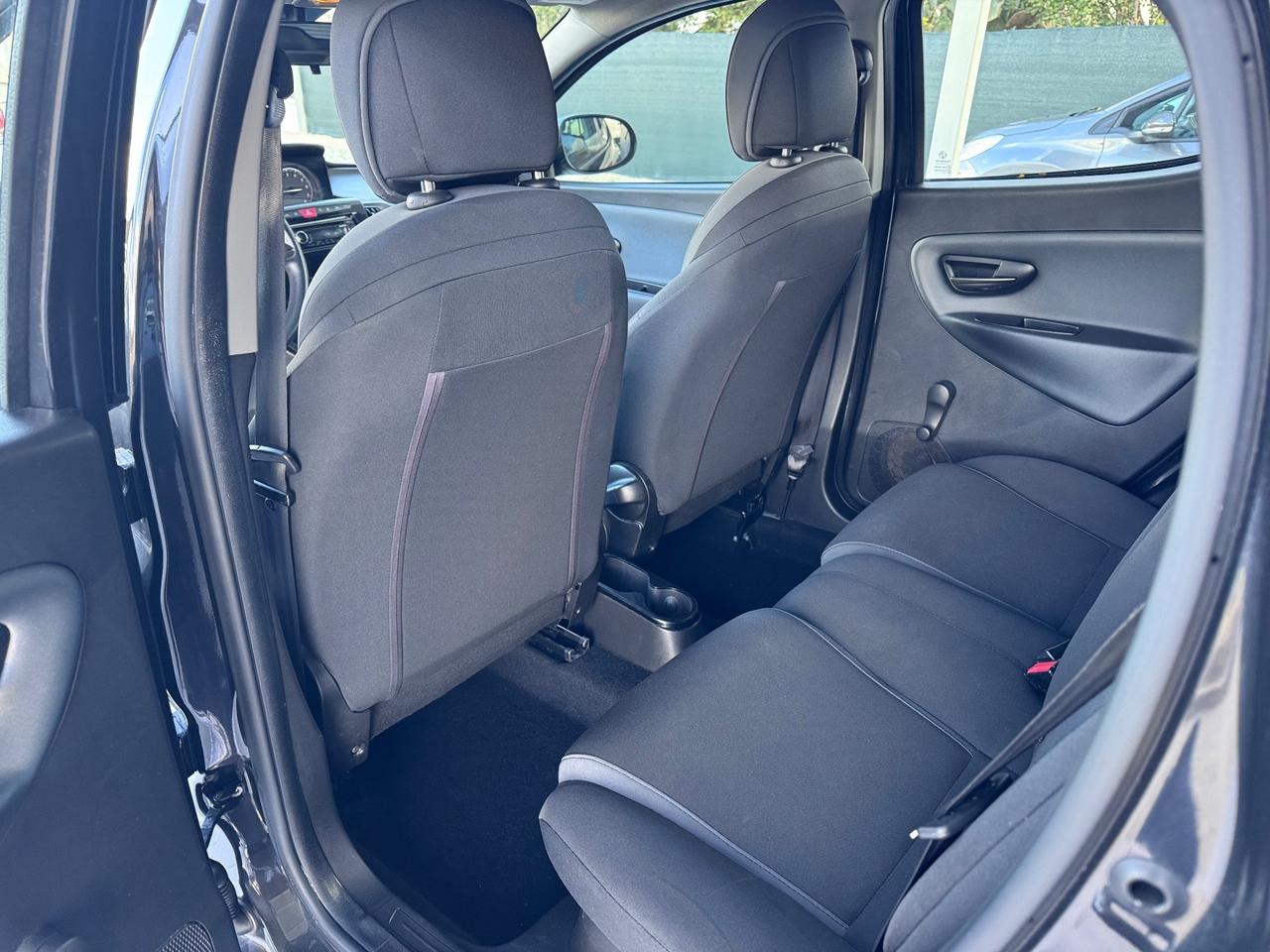 Lancia Ypsilon 0.9 TwinAir 85 CV 5 porte Metano Ecochic Platinum