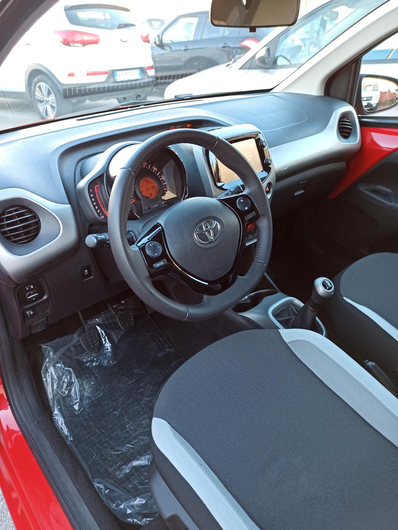 Toyota Aygo 1.0 VVT-i 69 CV 3 porte x-clusiv