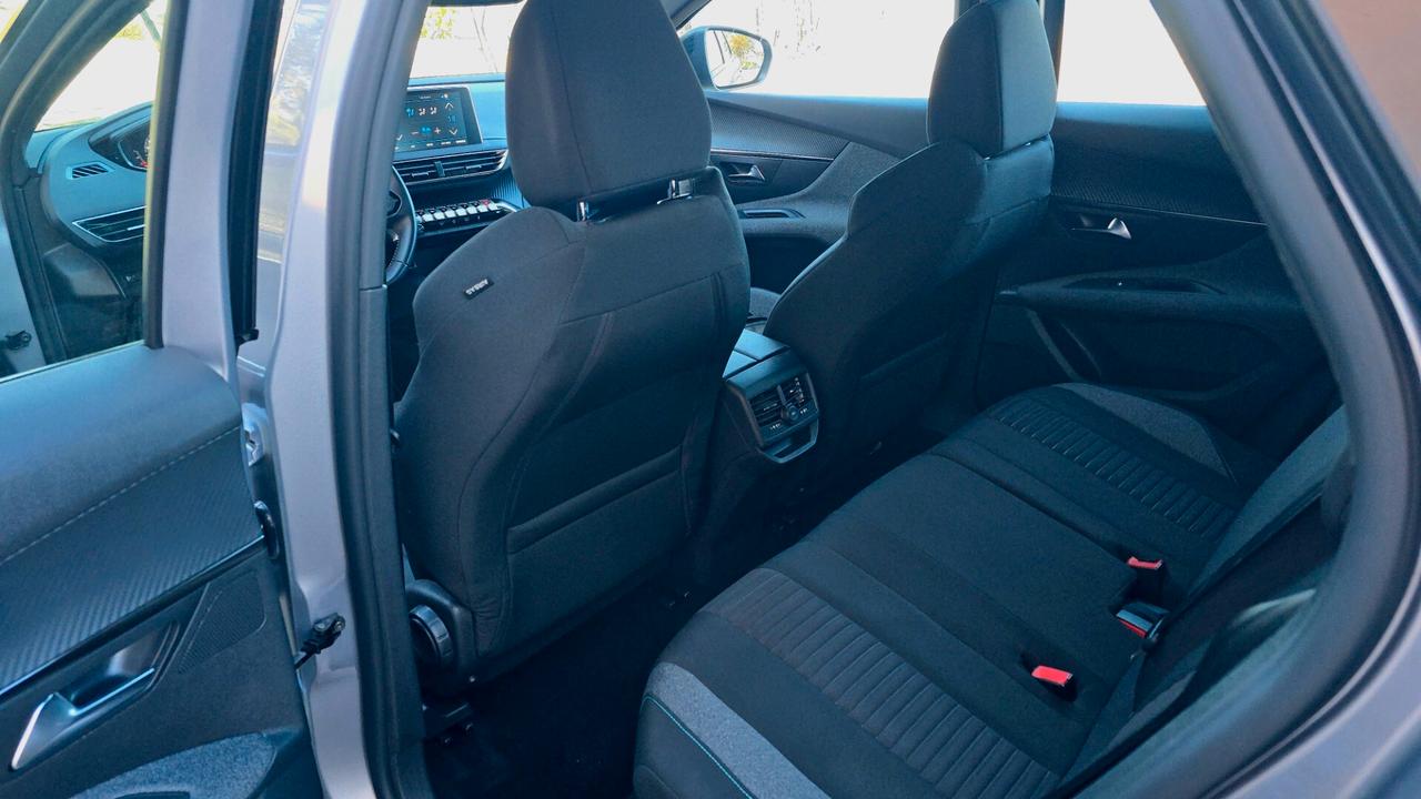 Peugeot 3008 BlueHDi 130 S&S EAT8 Active Pack