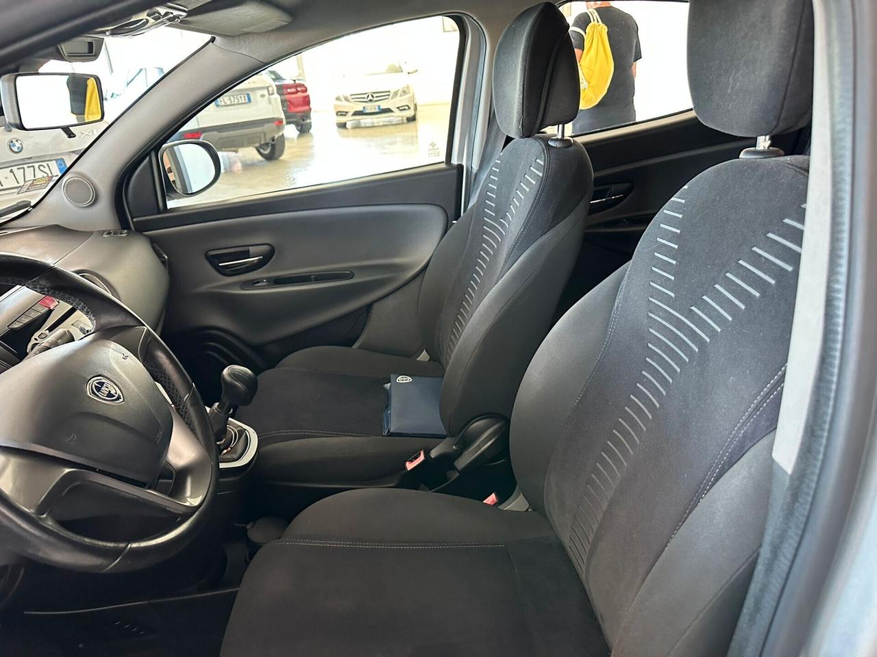 Lancia Ypsilon 1.3 MJT 16V 95 CV 5 porte S&S Platinum NEOPATENTATI