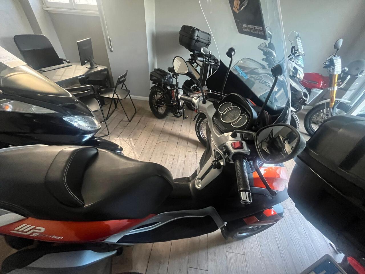 PIAGGIO MP3 300