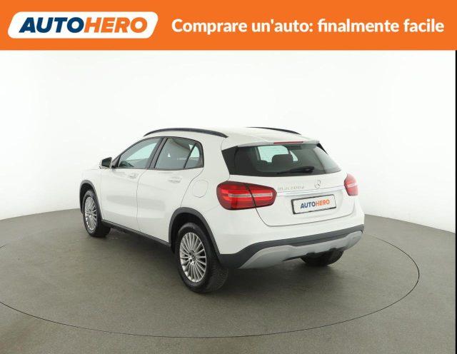 MERCEDES-BENZ GLA 200 d Automatic Business