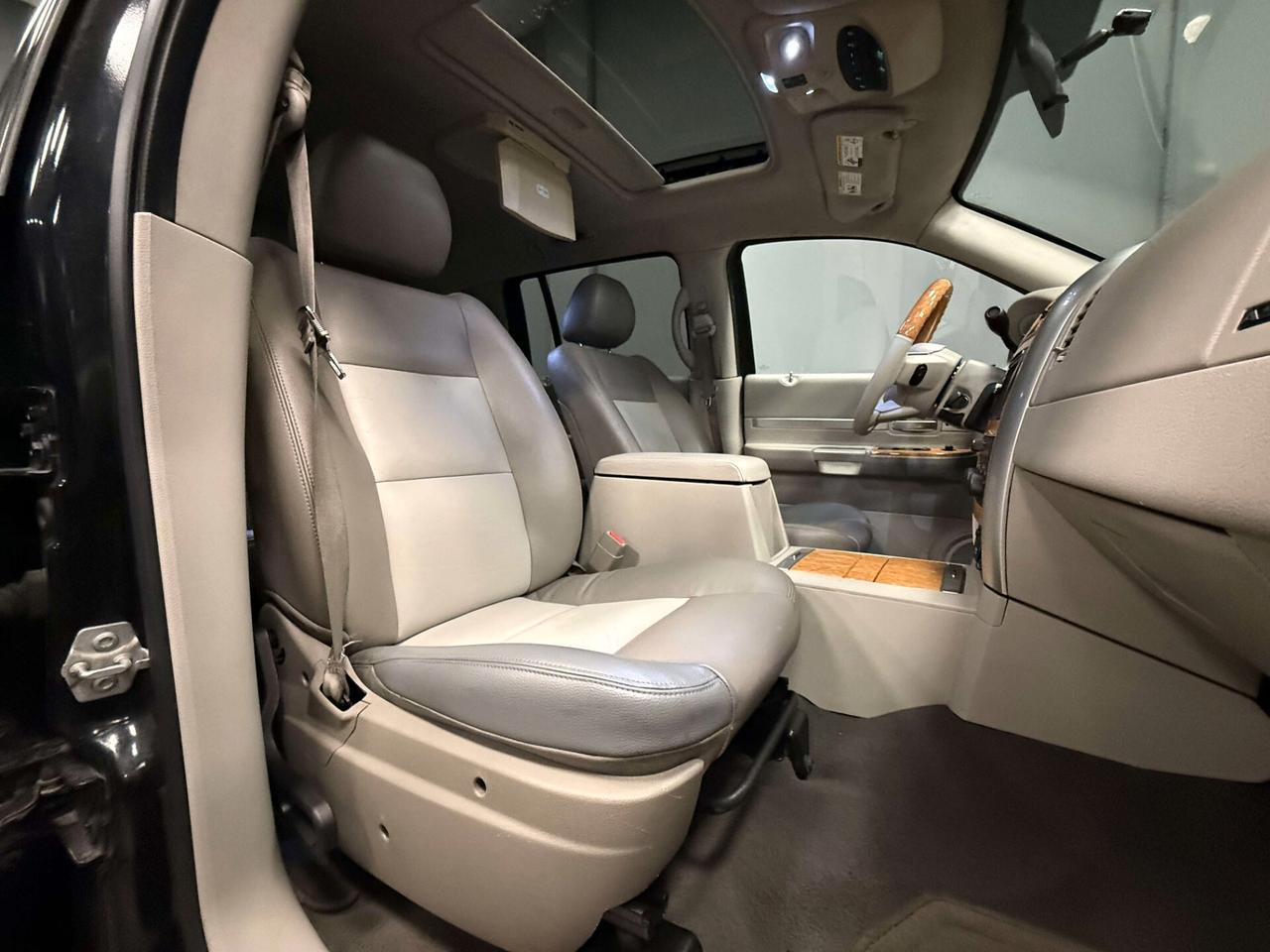 aspen 5.7 V8 HEMI cat AWD Touring