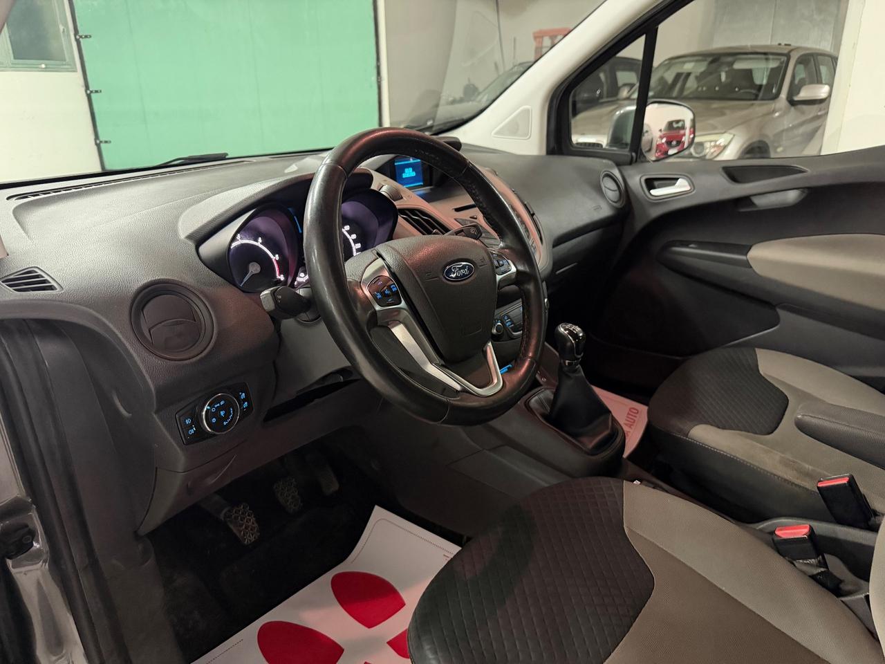 Ford Tourneo Courier 1.5 TDCI 95 CV Titanium