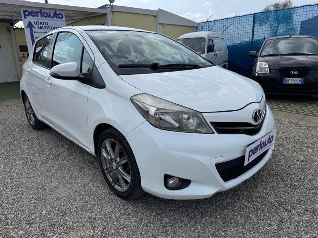 TOYOTA Yaris 1.4 D-4D 5p Active CAMBIO AUTOMATICO