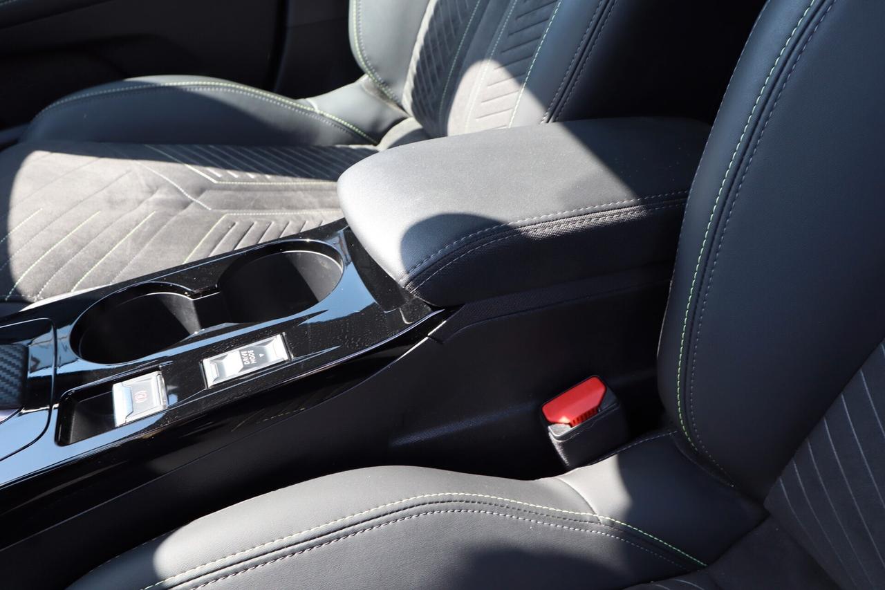 Peugeot 208 1.2cc Hybrid 136cv e-DCS6 Autom. GT