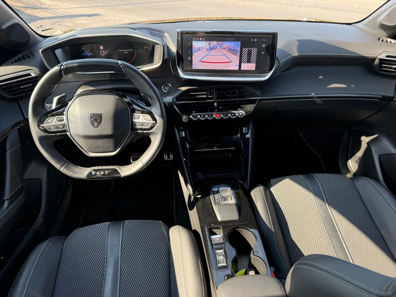 Peugeot 208 Hybrid 145 e-DCS6 GT Nero Perla