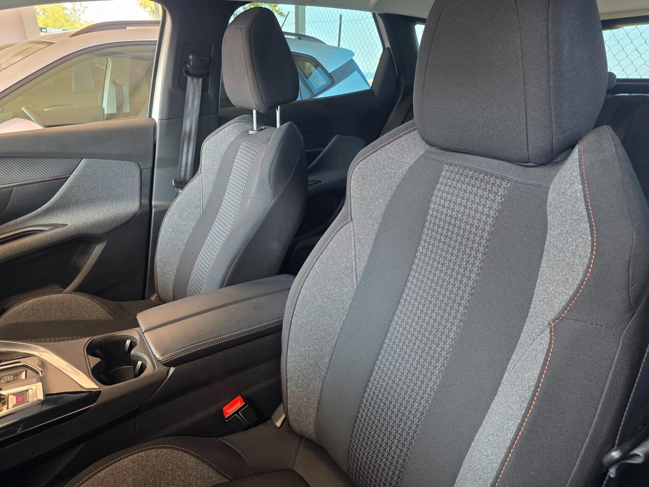 Peugeot 3008 BlueHDi 130 S&S EAT8 Business