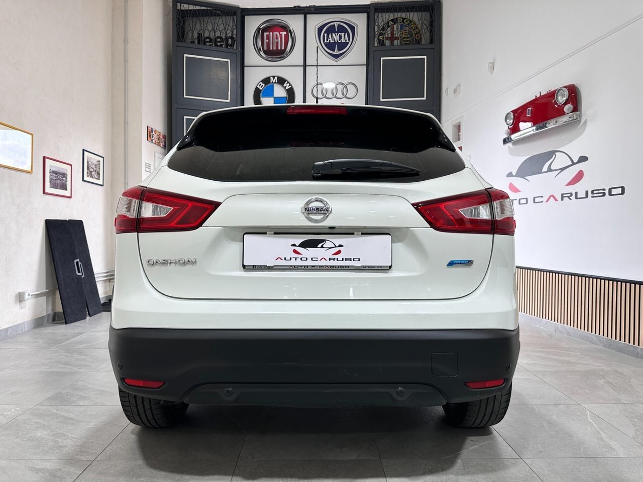 Nissan Qashqai 1.5 dCi N-Connecta – DA VETRI