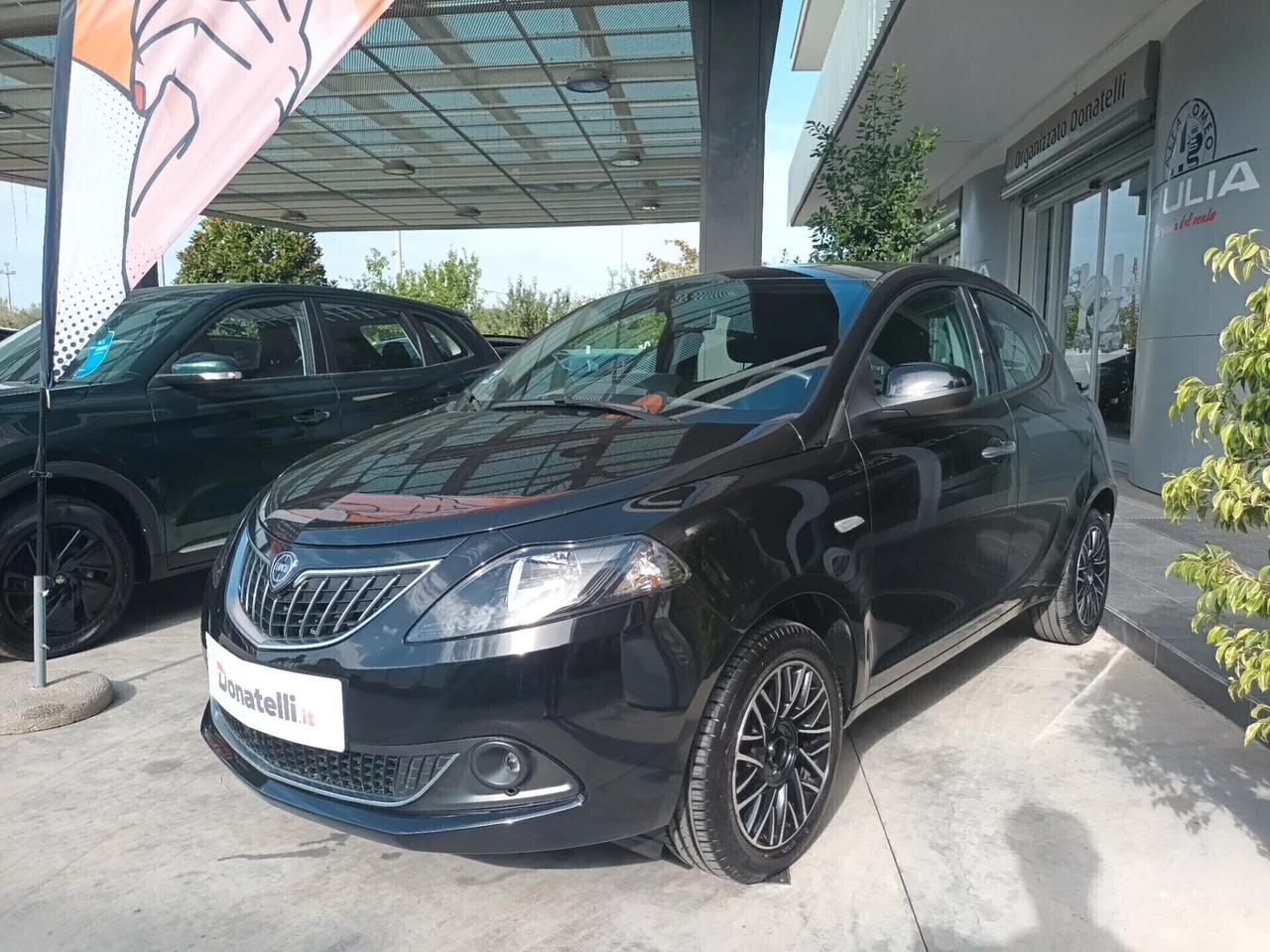 Lancia Ypsilon 1.0 Platino Hybrid 70 CV