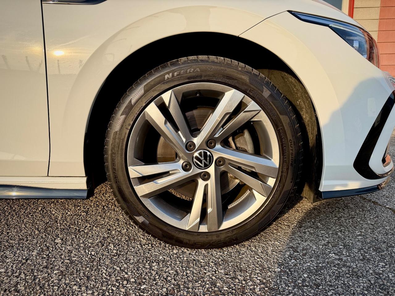 Volkswagen Golf 8 2.0 TSI DSG 4Motion R-Line