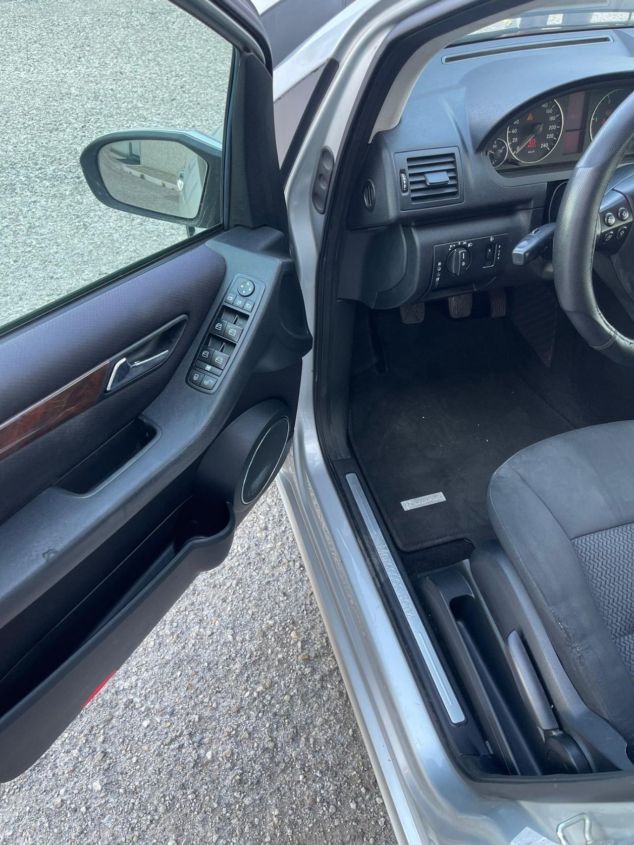 Mercedes A 180 - NEOPATENTATI