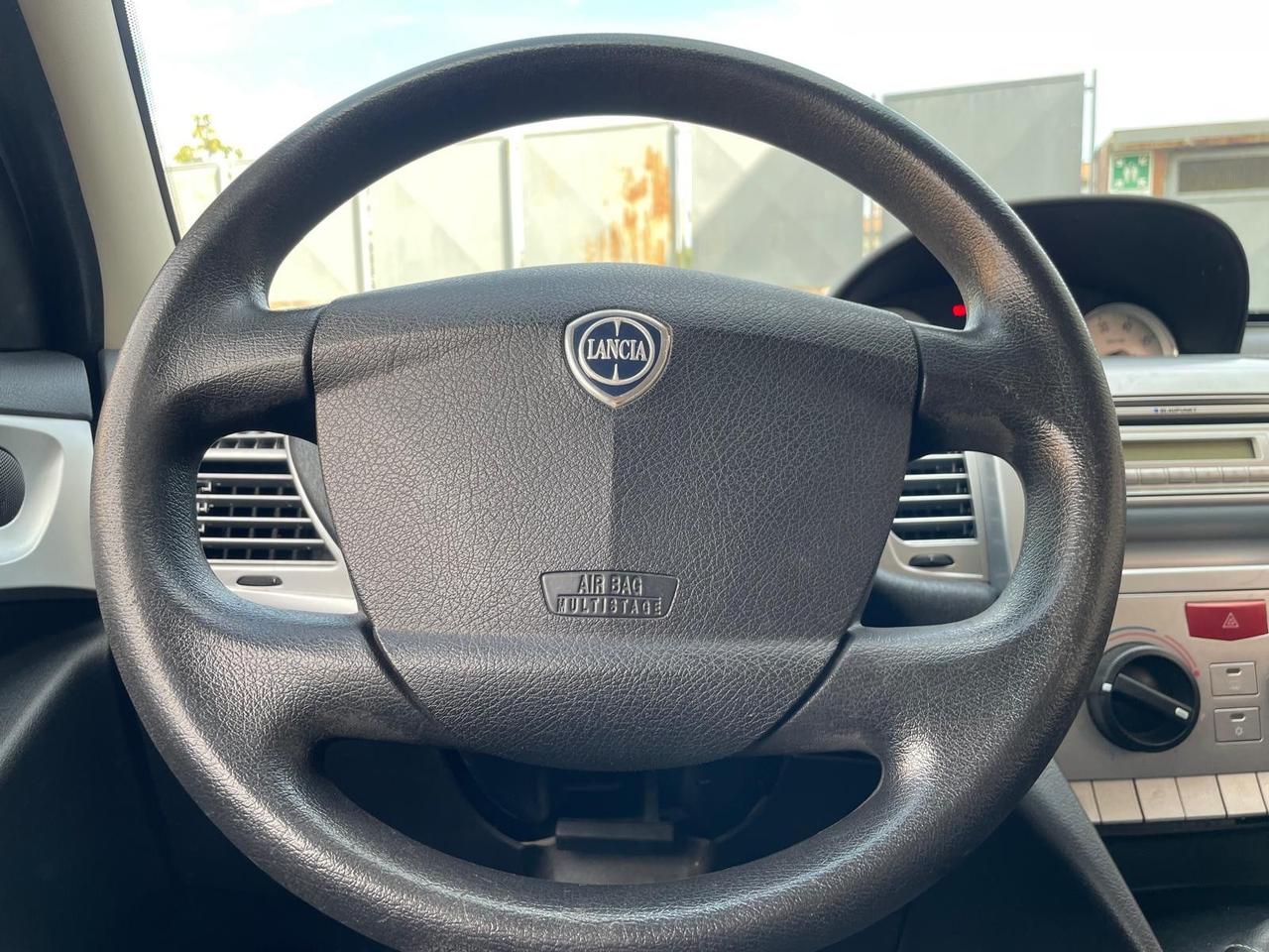 Lancia Ypsilon 1.2 69 CV Argento km 91000