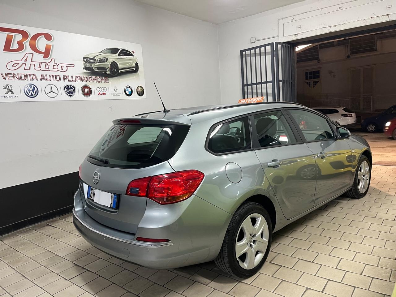 Opel Astra 1.4 Turbo 140CV Sports Tourer GPL 2014