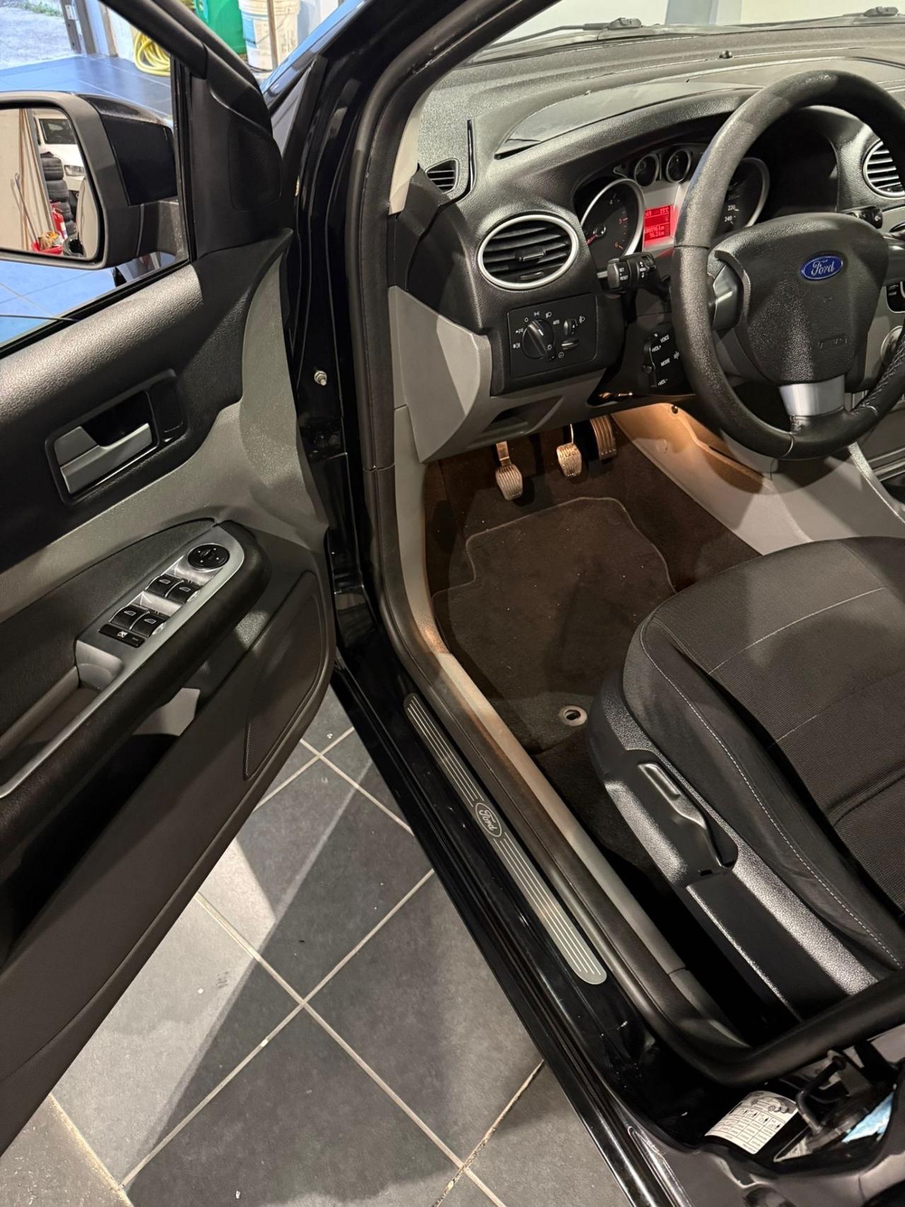 Ford Focus 1.6 TDCi (90CV) -NEOPATENTATI-UNICO PROPRIETARIO