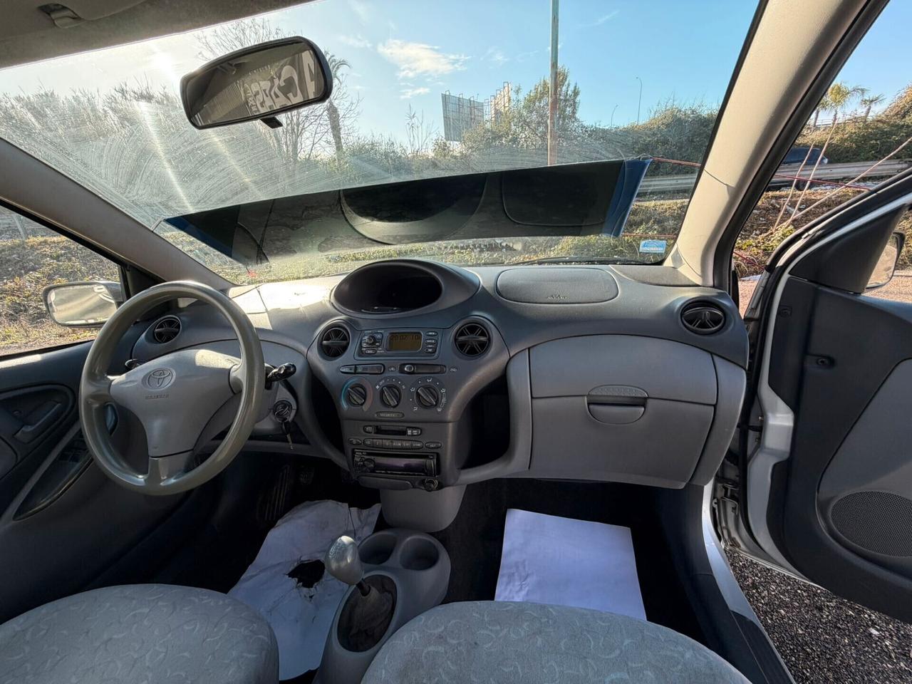 Toyota Yaris 1.0i 16V cat 5 porte Sol