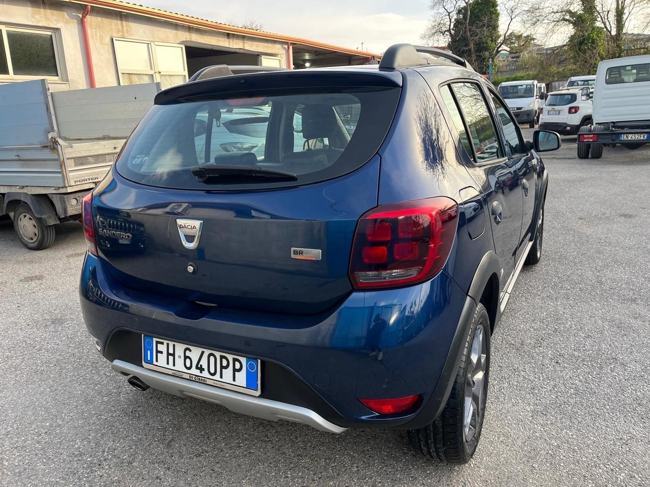 Dacia sandero stepway-0.9 tce-benz-2017