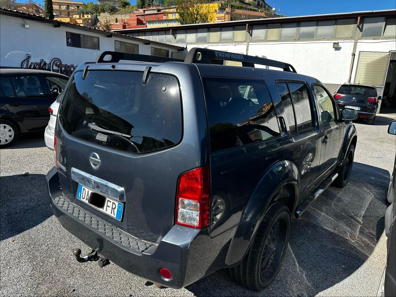 Nissan Pathfinder 2.5 diesel cambio automatico gancio traino 7 Posti