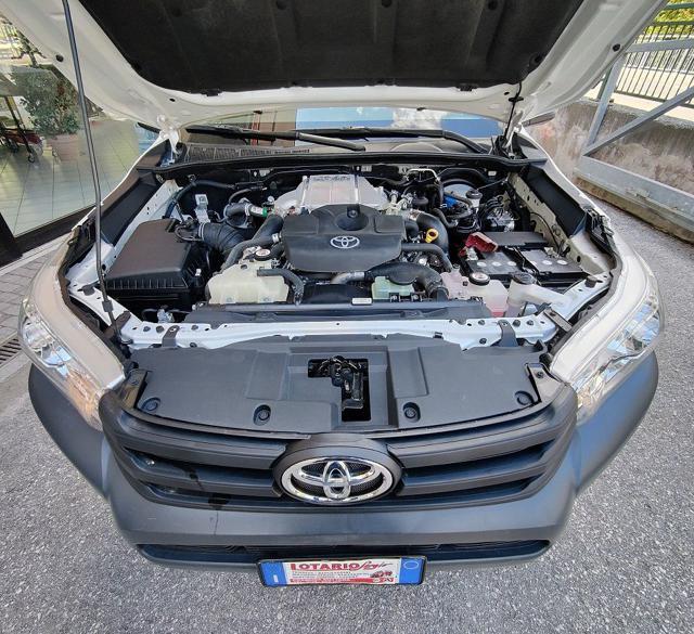 TOYOTA Hilux Pick-Up 2.4 D 4WD autocarro