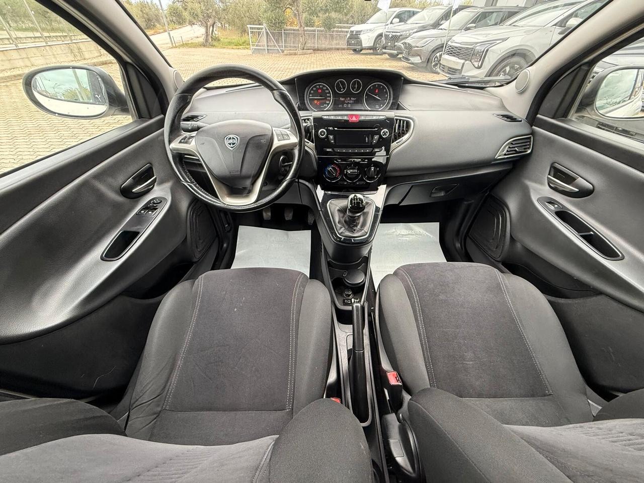 Lancia Ypsilon 1.2 69 CV 5 porte Gold