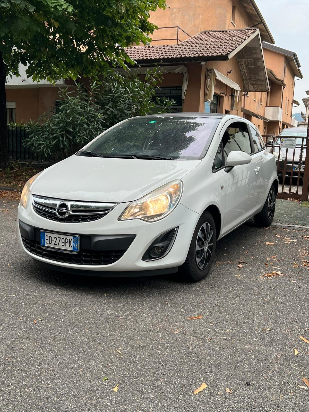 Opel Corsa 1.4 16V 3 porte b-color X NEOPATENTATI