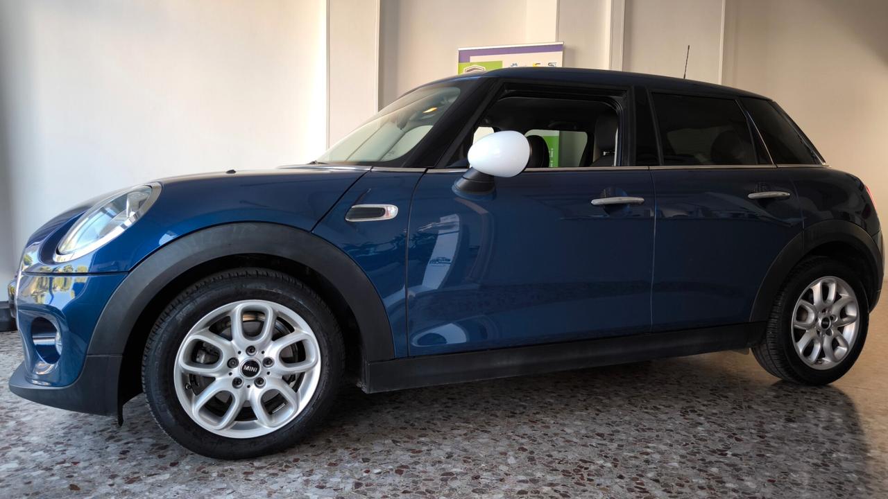 Mini 1.5 Cooper D Business 5 porte