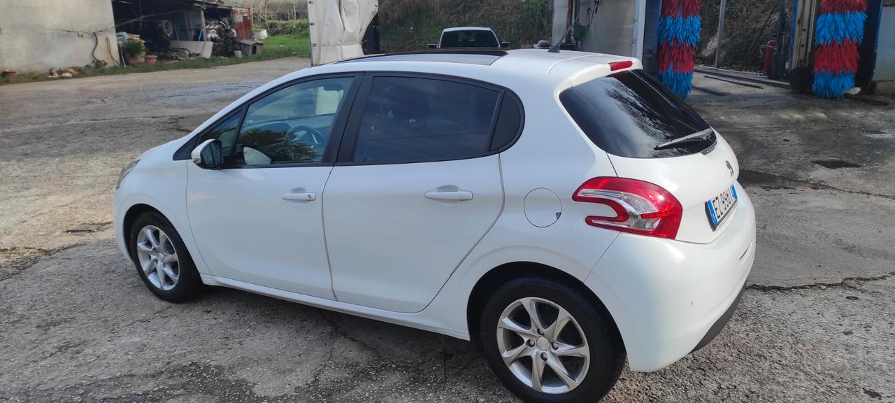 Peugeot 208 1.4 HDi 68 CV 5 porte Allure