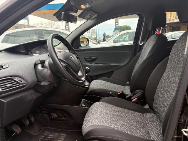 Lancia Ypsilon 1.0 FireFly