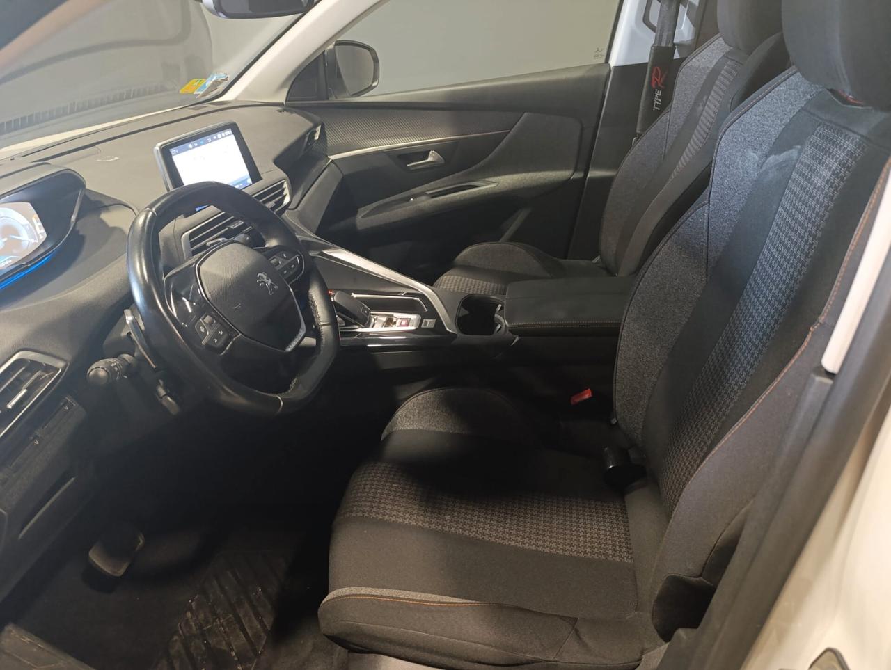 Peugeot 3008 del 2018 - AUTOMATICA 140.000 km -