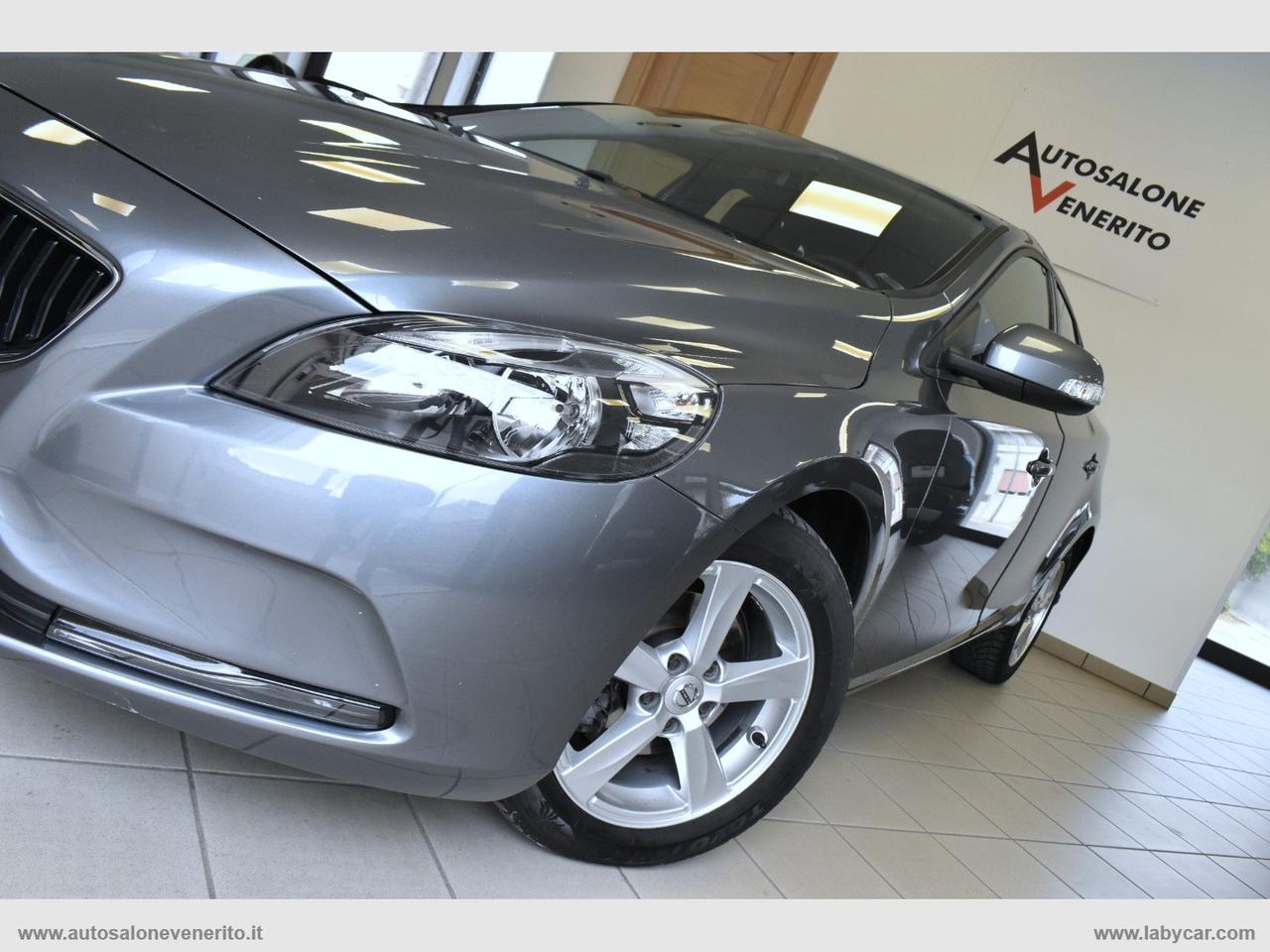 VOLVO V40 D2 Momentum