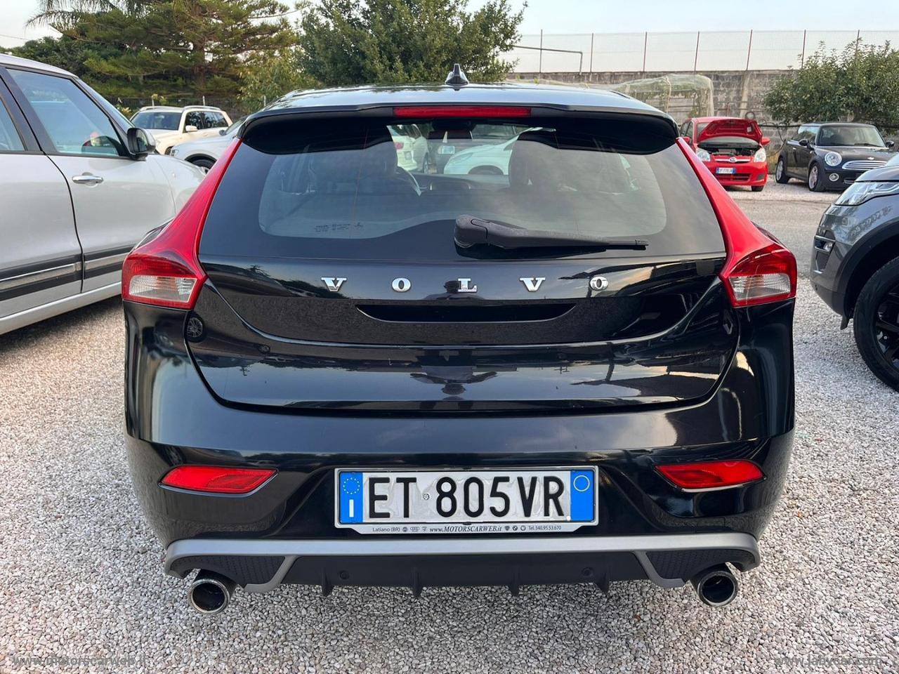 VOLVO V40 D2 1.6 R-design Momentum