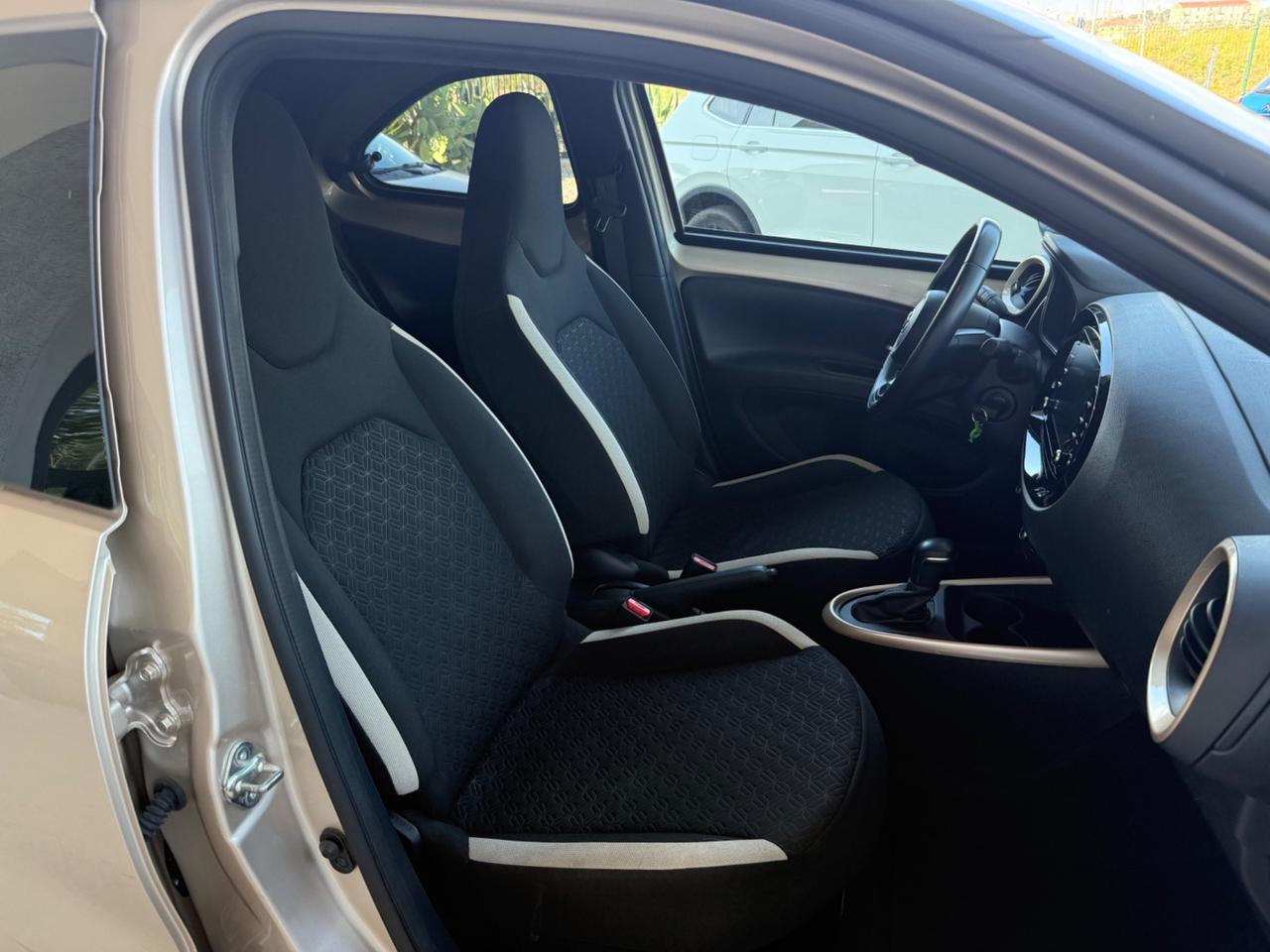 Toyota Aygo X 1.0 VVT-i 72 CV 5 porte Lounge Air