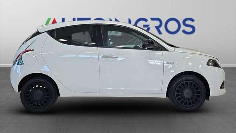Lancia Ypsilon 1.0 FireFly Hybrid Silver