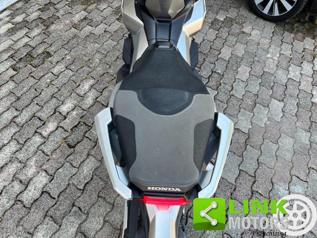 HONDA X-ADV 750 .