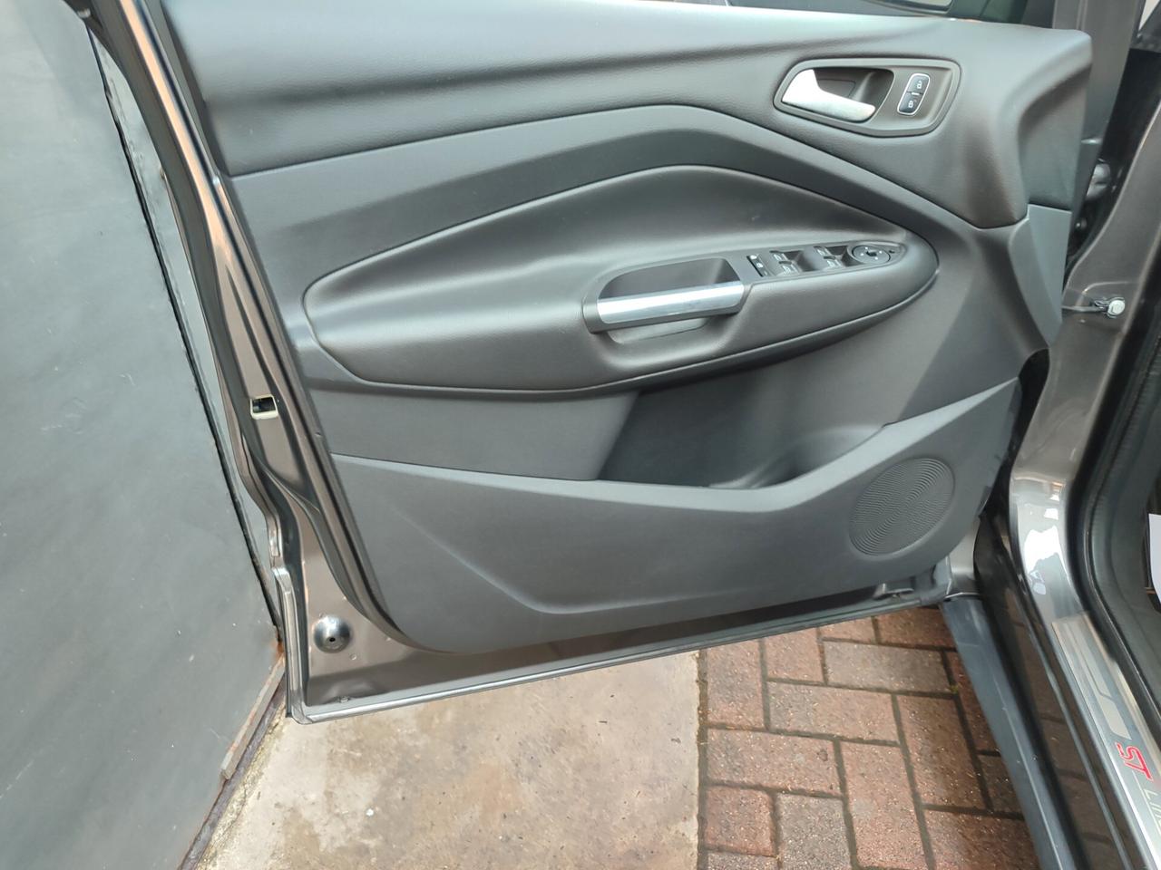 Ford Kuga 1.5 TDCI 120 CV S&S 2WD ST-Line