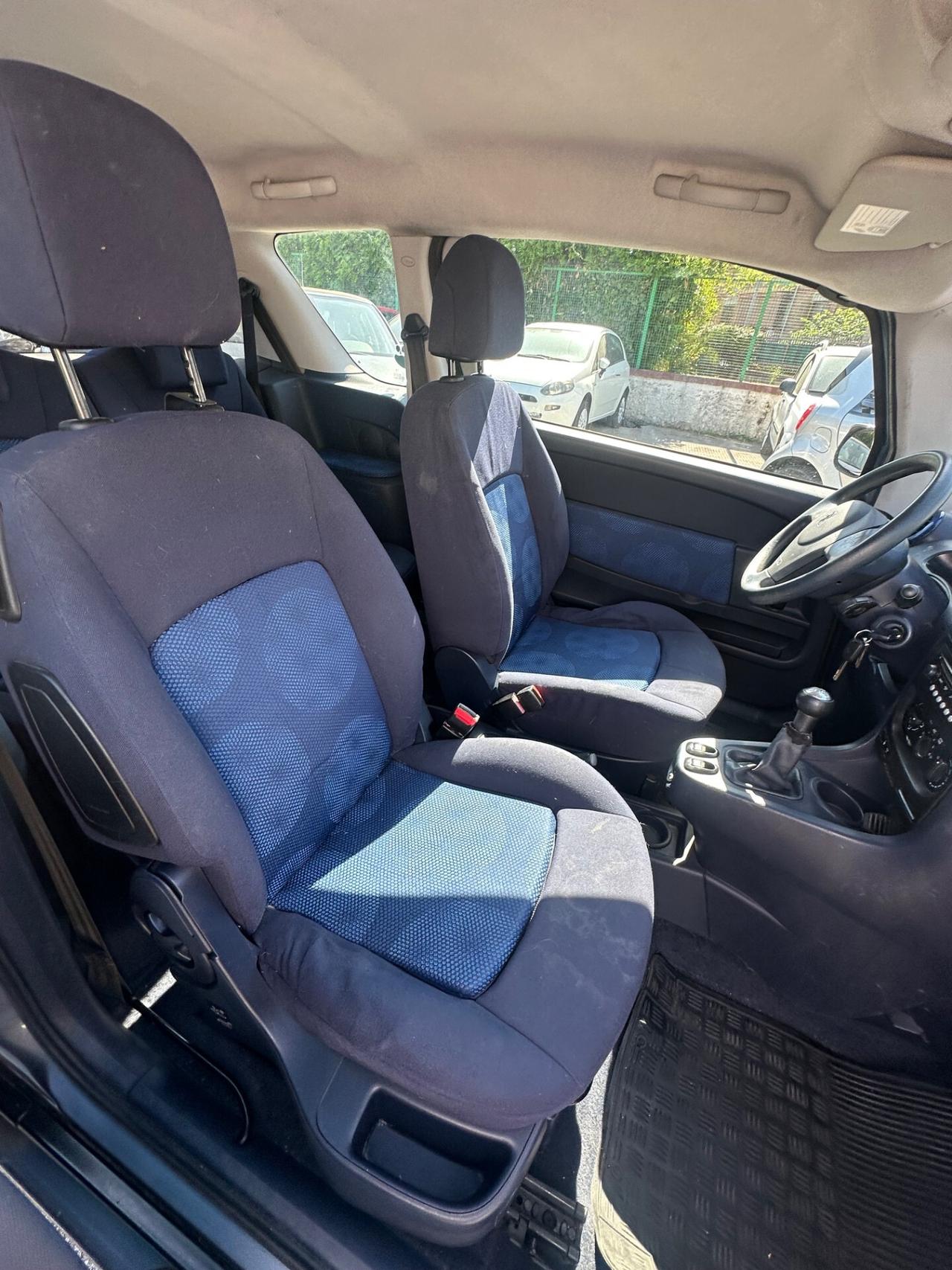 Peugeot 1007 1.4 HDi Sporty