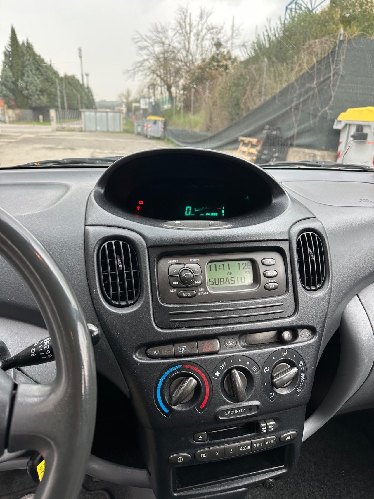 Toyota Yaris Verso 1.3i 16V cat Sol