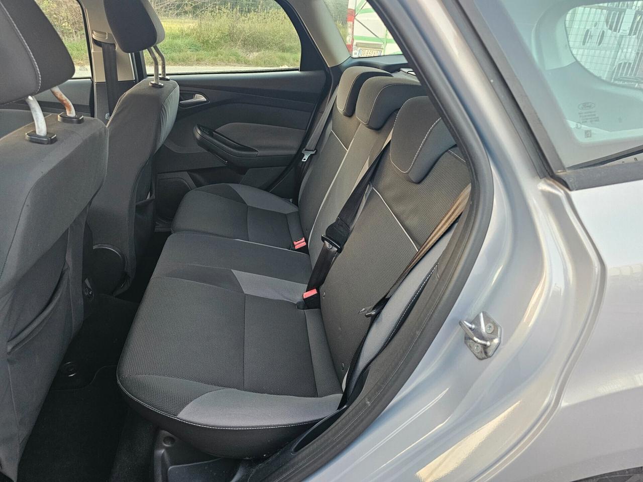 Ford Focus 1.6 benzina