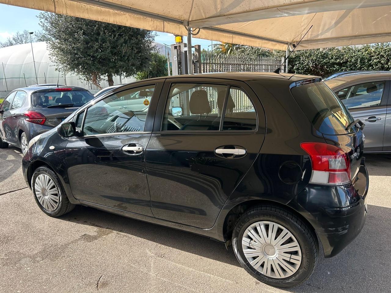 Toyota Yaris 1.0 5 porte Luxury pack