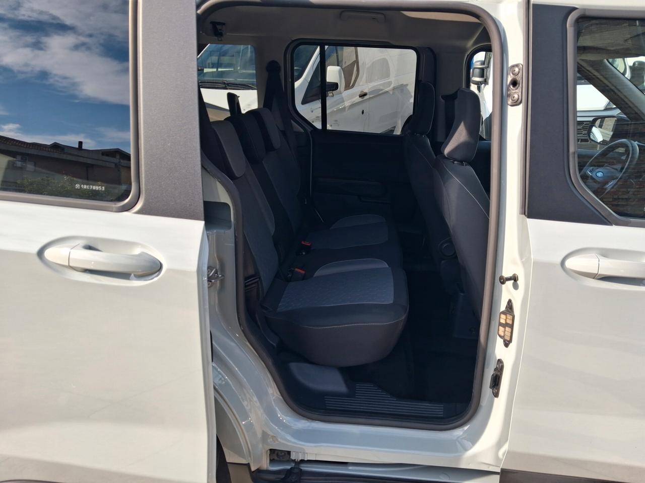 Ford Tourneo Courier 1.0 EcoBoost Titanium