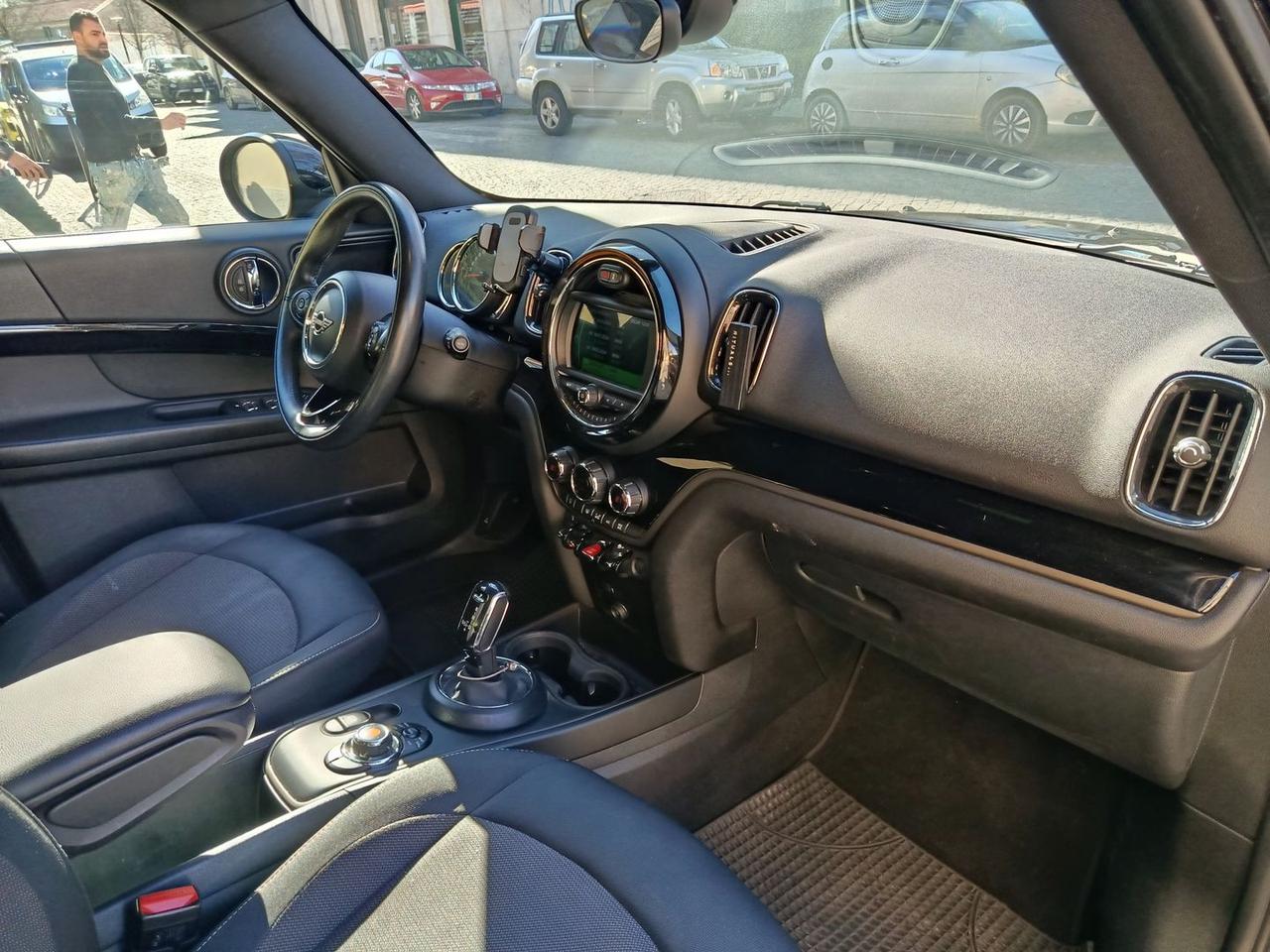 Mini Cooper Countryman Baker Street Edition #9408