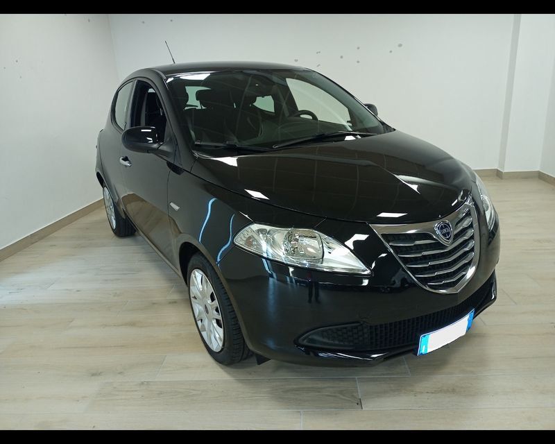 Lancia Ypsilon 3�� serie 1.2 69 CV 5 porte S&amp;S Silver